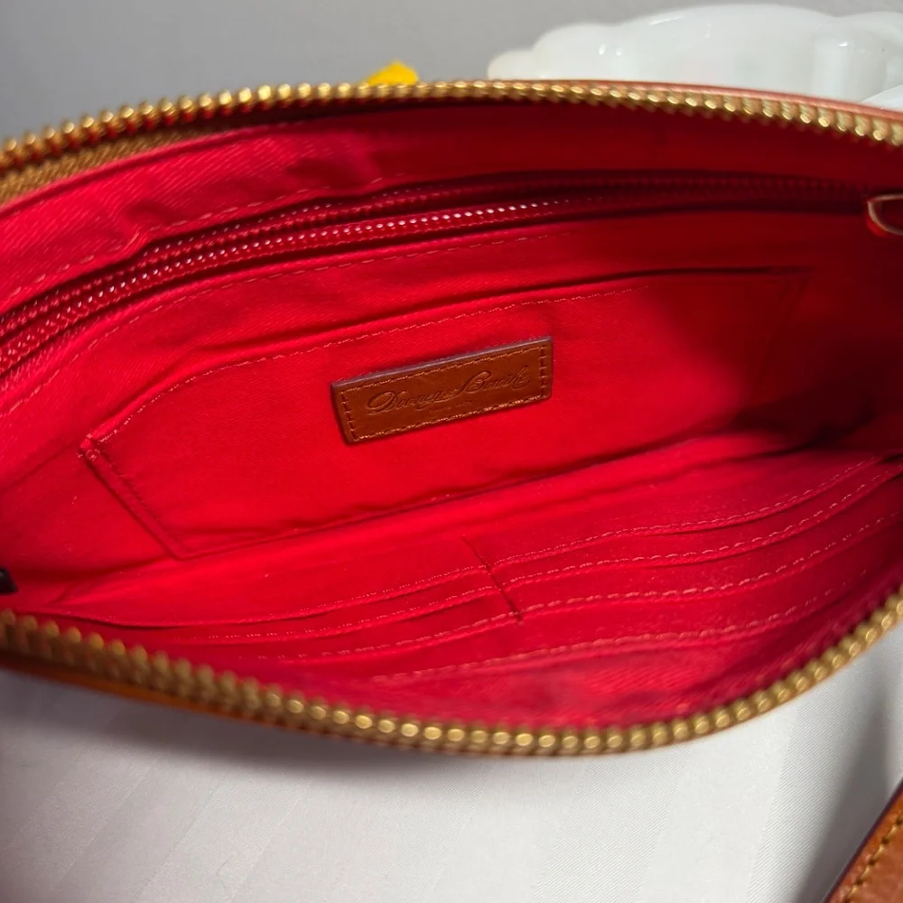 🖤💛 Dooney & Bourke Pittsburgh Steelers Wristlet – Game Day Ready! 💛🖤 - Picture 5 of 7